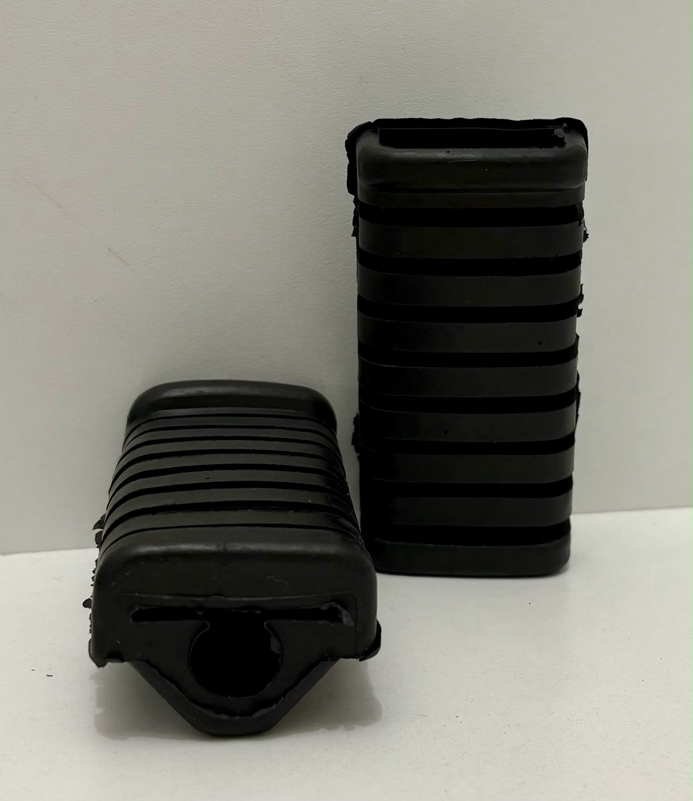 GOMA POSAPIES MOTO 110 TRABA PEGADA NRO651
